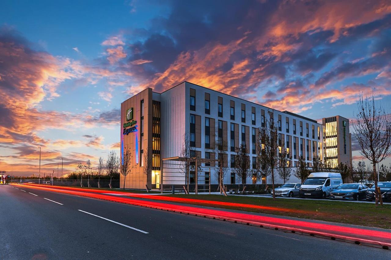 Holiday Inn Express - Bicester By Ihg Exterior foto