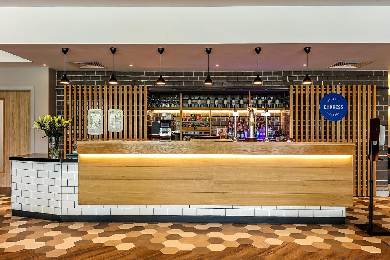 Holiday Inn Express - Bicester By Ihg Exterior foto