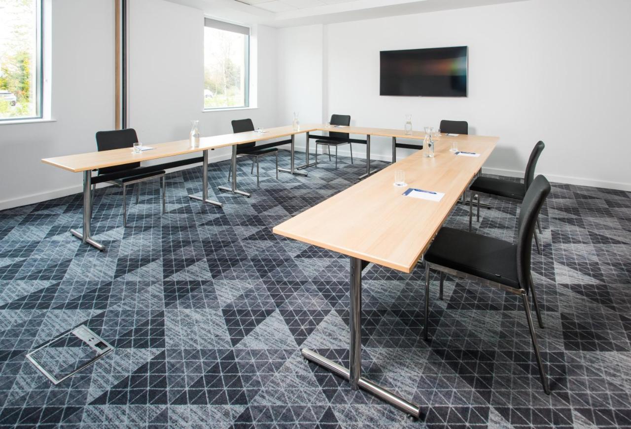 Holiday Inn Express - Bicester By Ihg Exterior foto